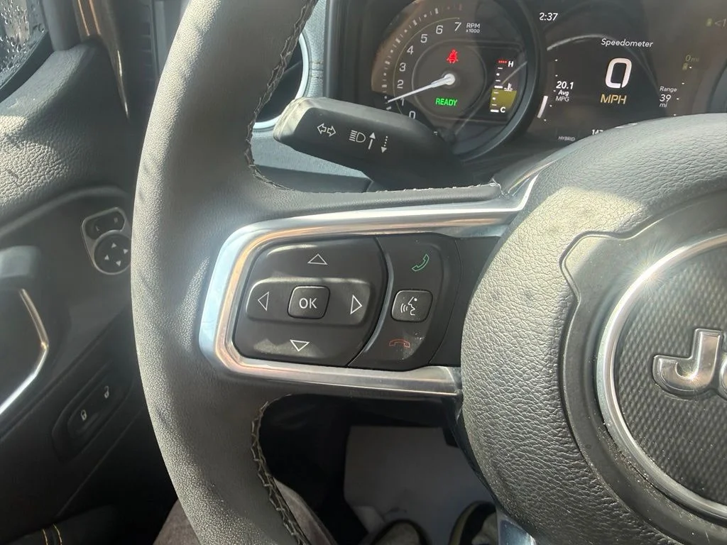Used 2025 Gray Jeep Sahara 4xe image 22