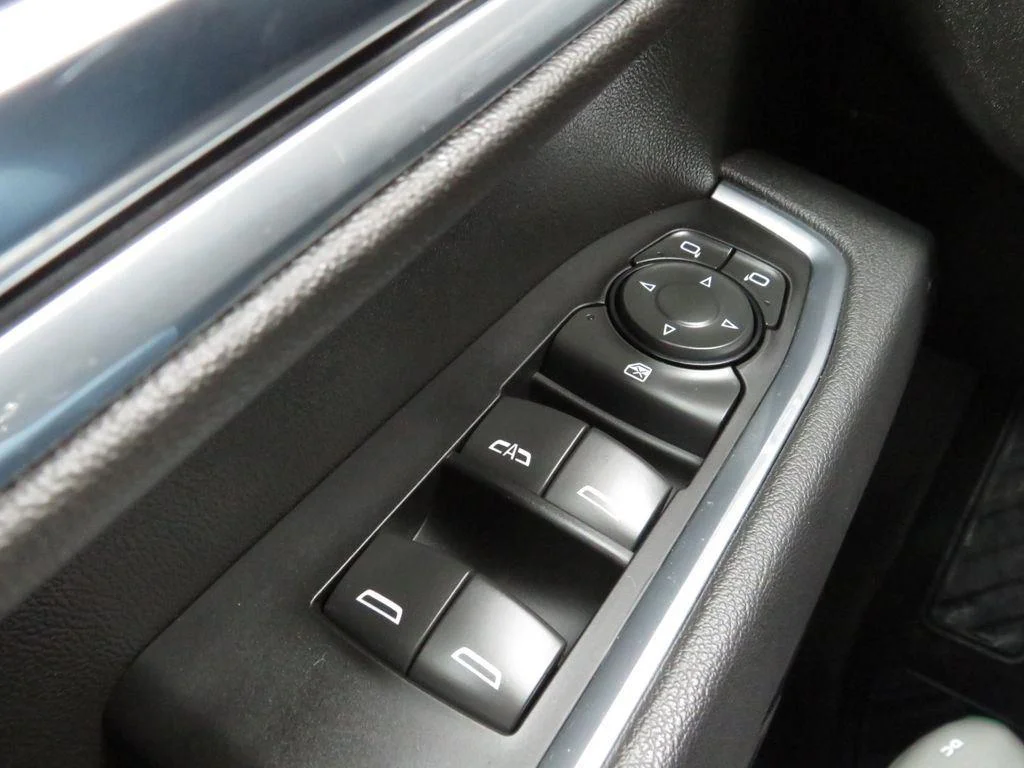 Used 2025 Lakeshore Blue Metallic Chevrolet LT image 26