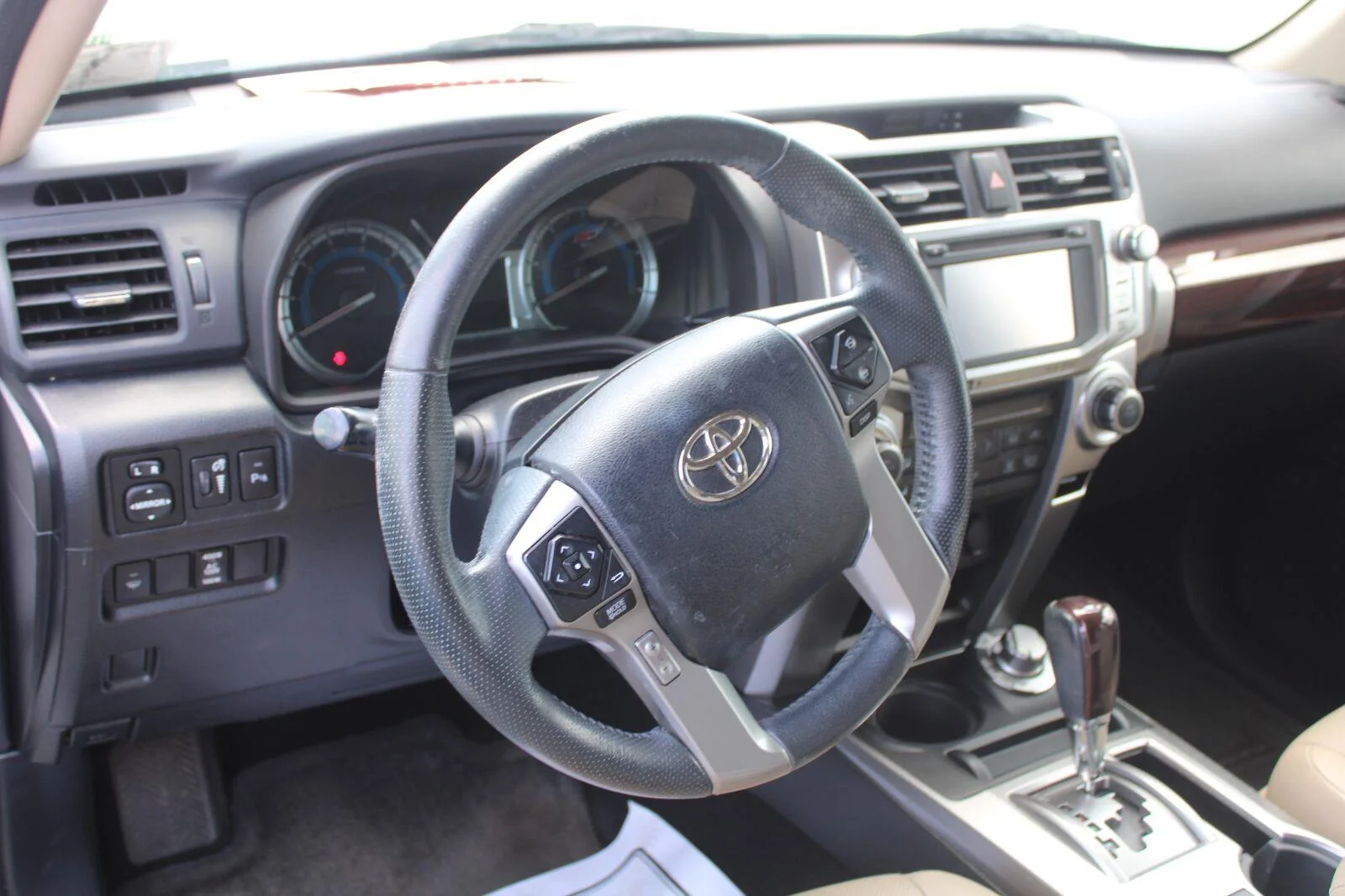 Used 2016 Blizzard Pearl Toyota Limited image 9