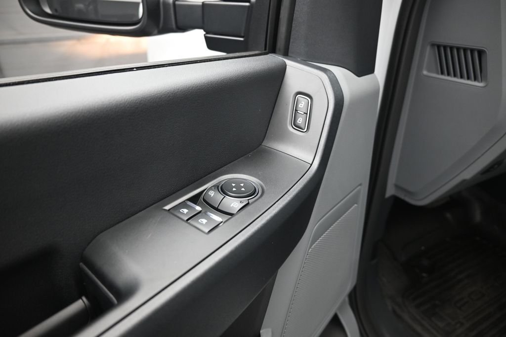 New 2026 Oxford White Ford XL image 11