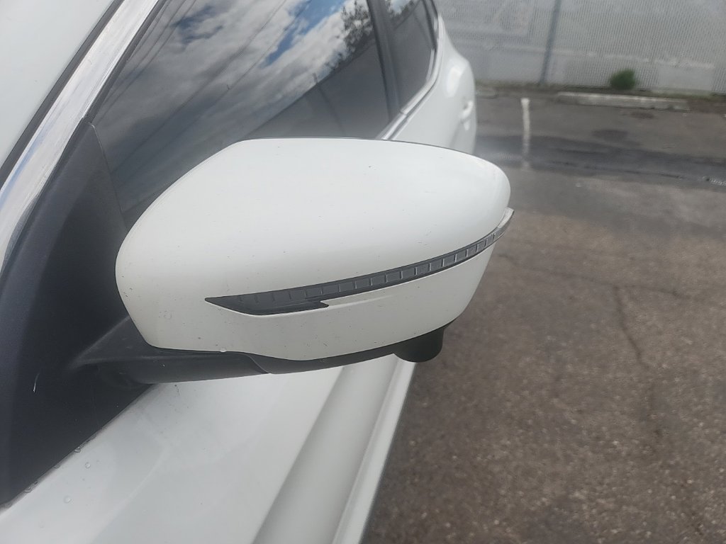 Used 2017 White Nissan SL image 6