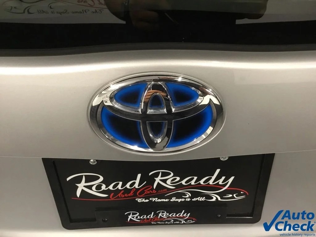 Used 2015 Silver Toyota Three image 13