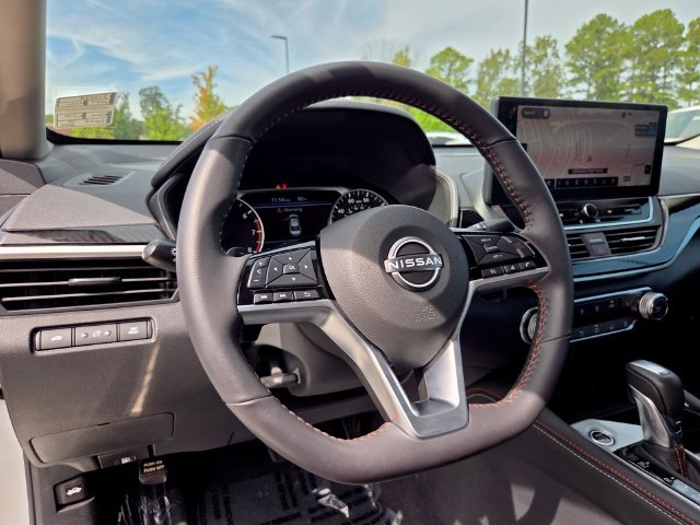 Used 2024 White Nissan 2.5 SR image 10