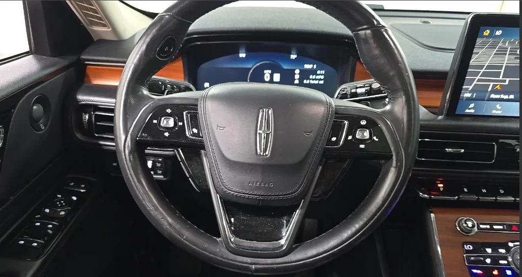 Used 2020 White Lincoln Reserve image 11