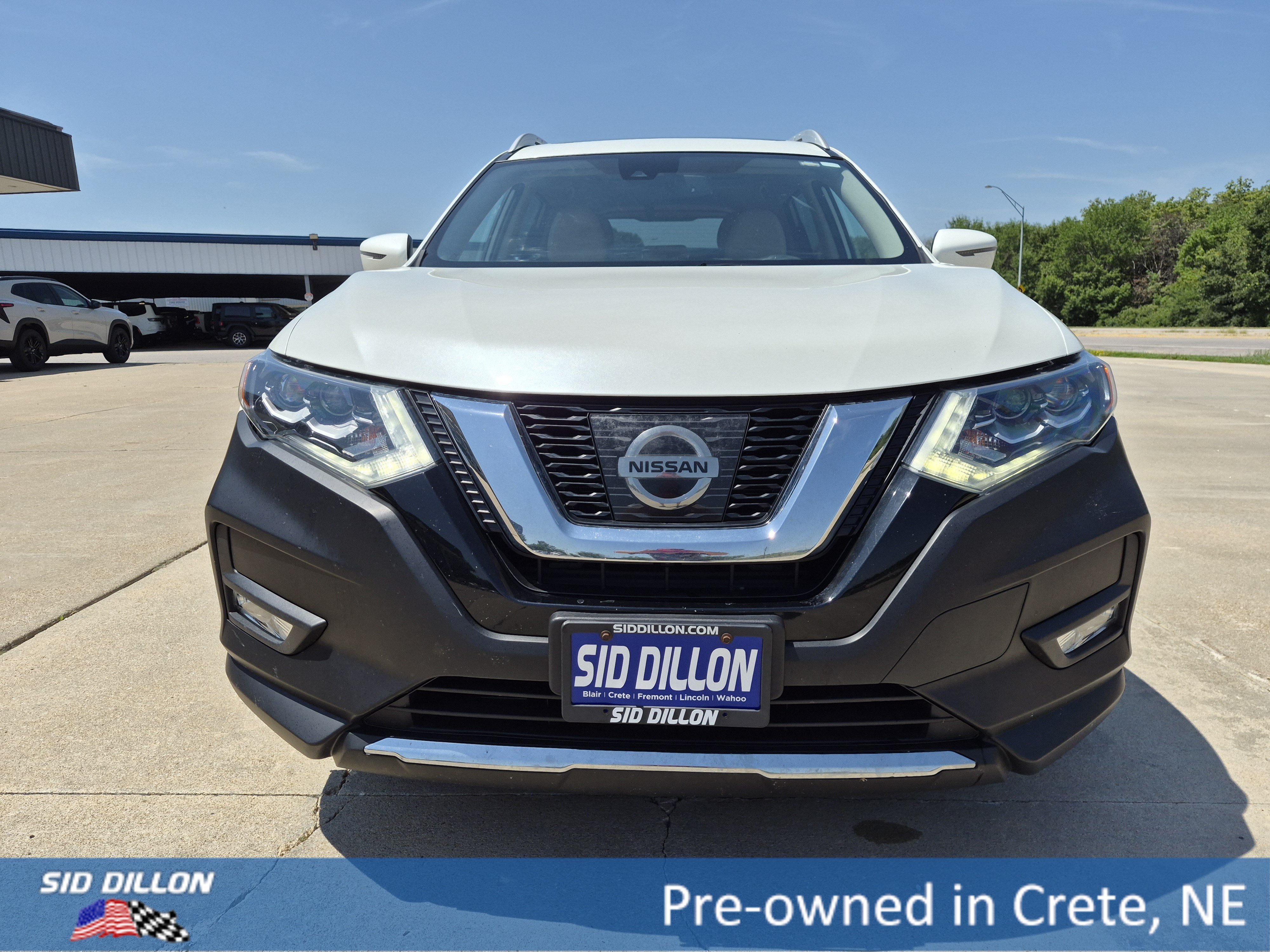 Used 2017 Pearl White Nissan SL image 13