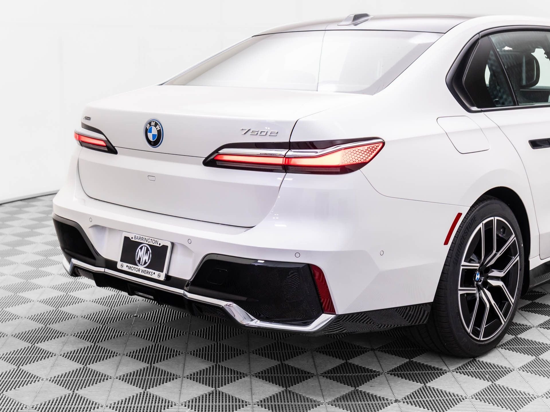 2025 BMW 7 Series 750e - Photo 34