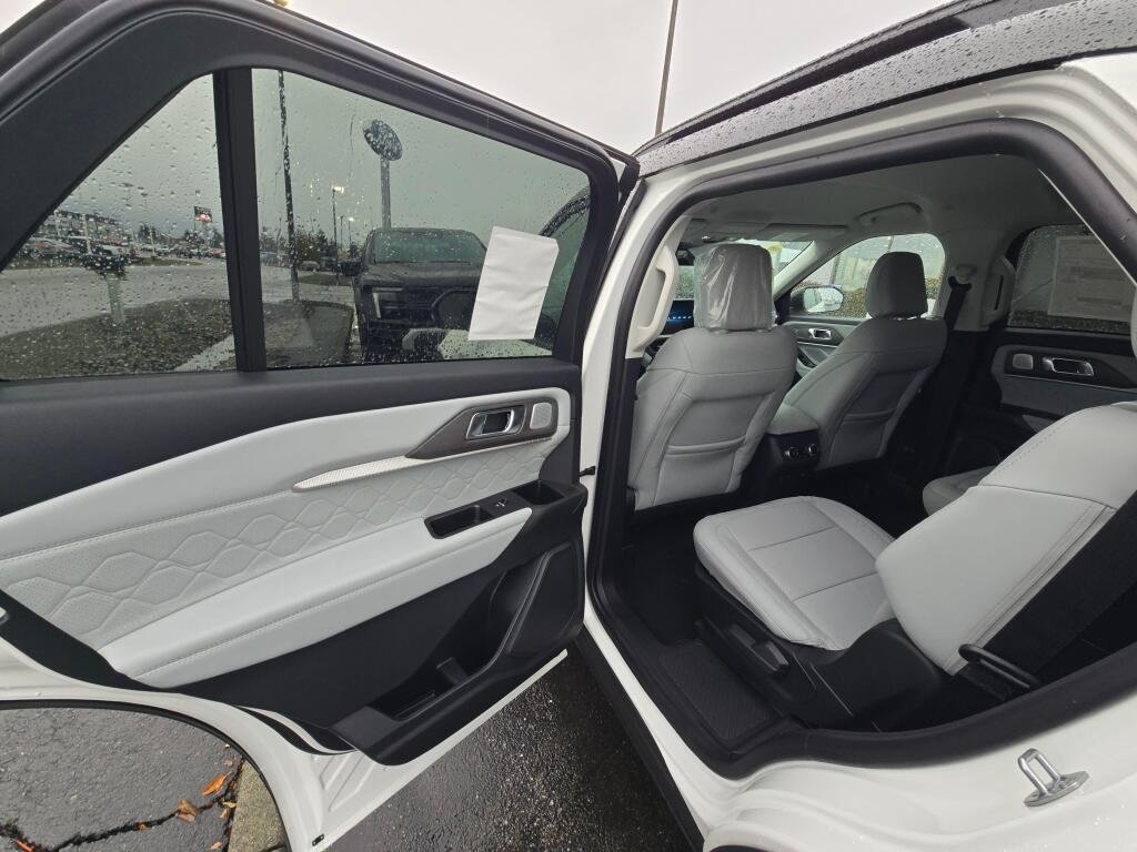 2026 Ford Explorer Platinum - Photo 13