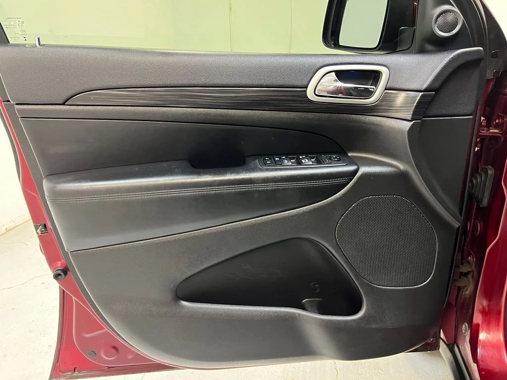 Used 2019 Red Jeep Laredo E image 13