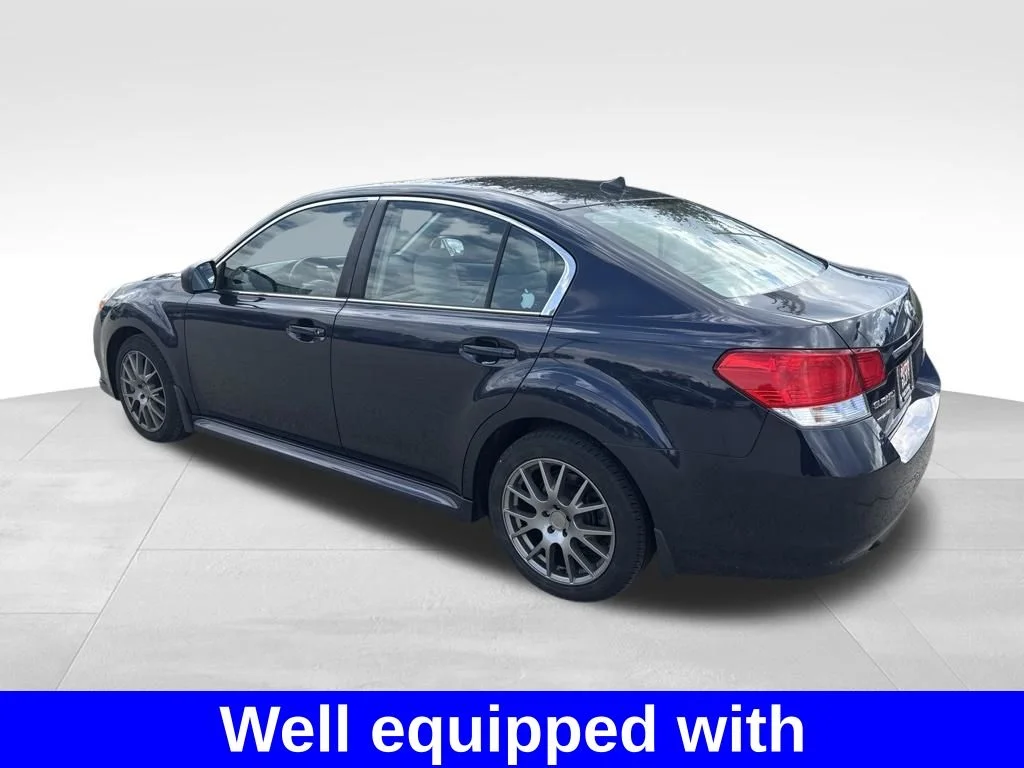 Used 2012  Subaru 2.5i image 3