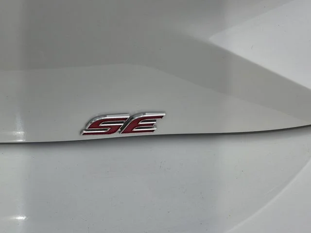 Used 2025 Ice Cap Toyota SE image 5