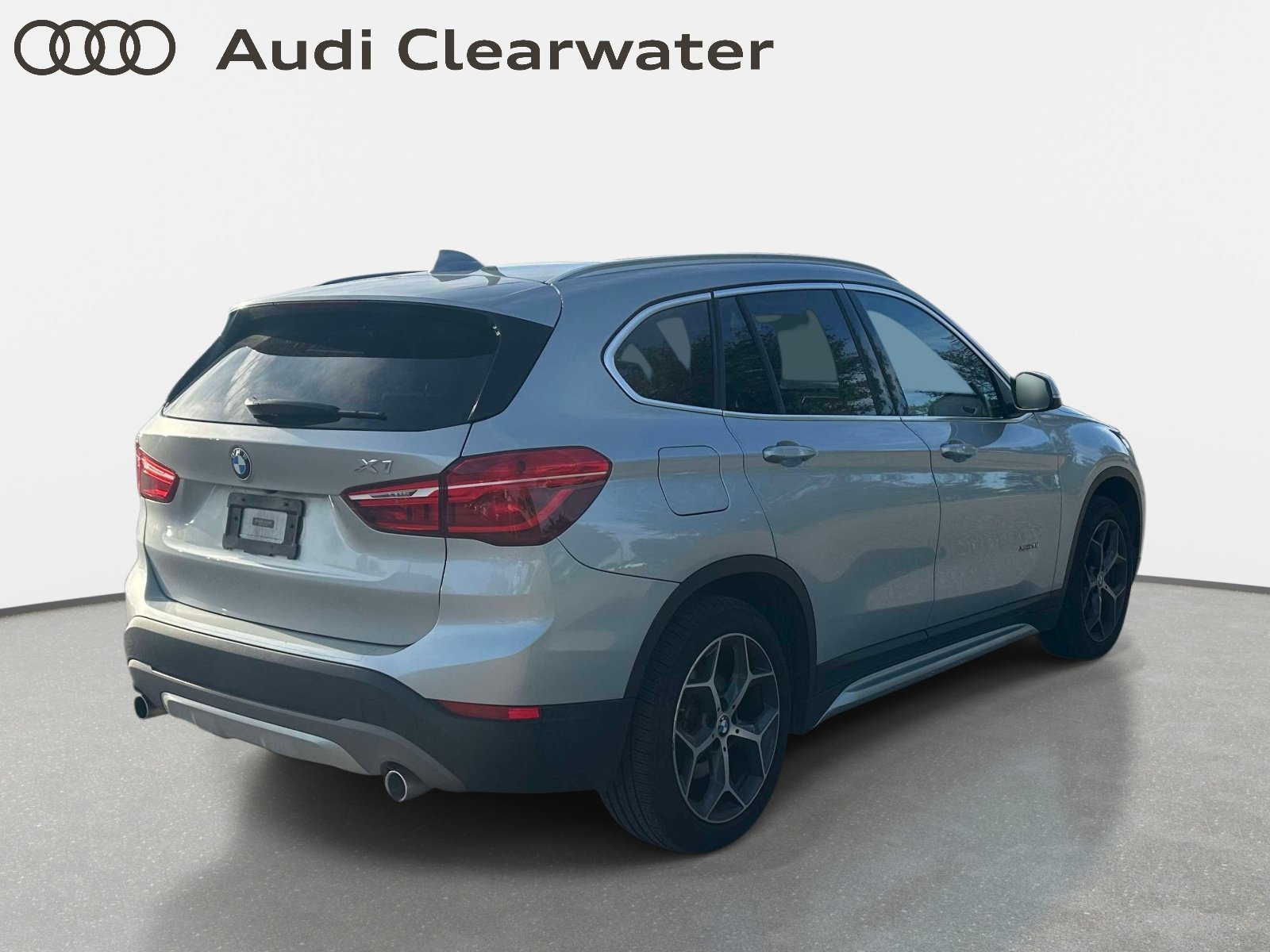 Used 2018 Glacier Silver Metallic BMW xDrive28i image 2