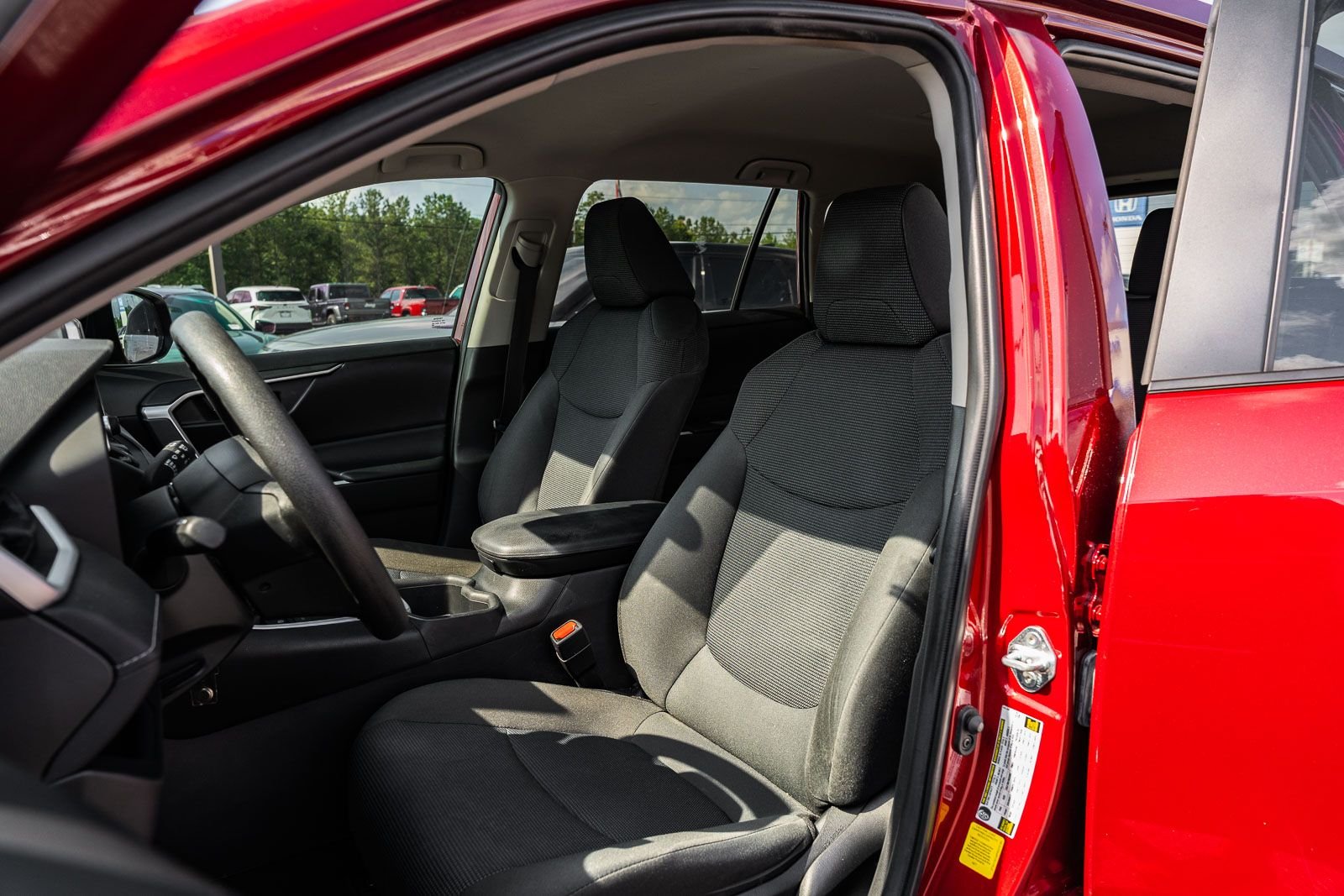 2023 Toyota RAV4 LE - Photo 19