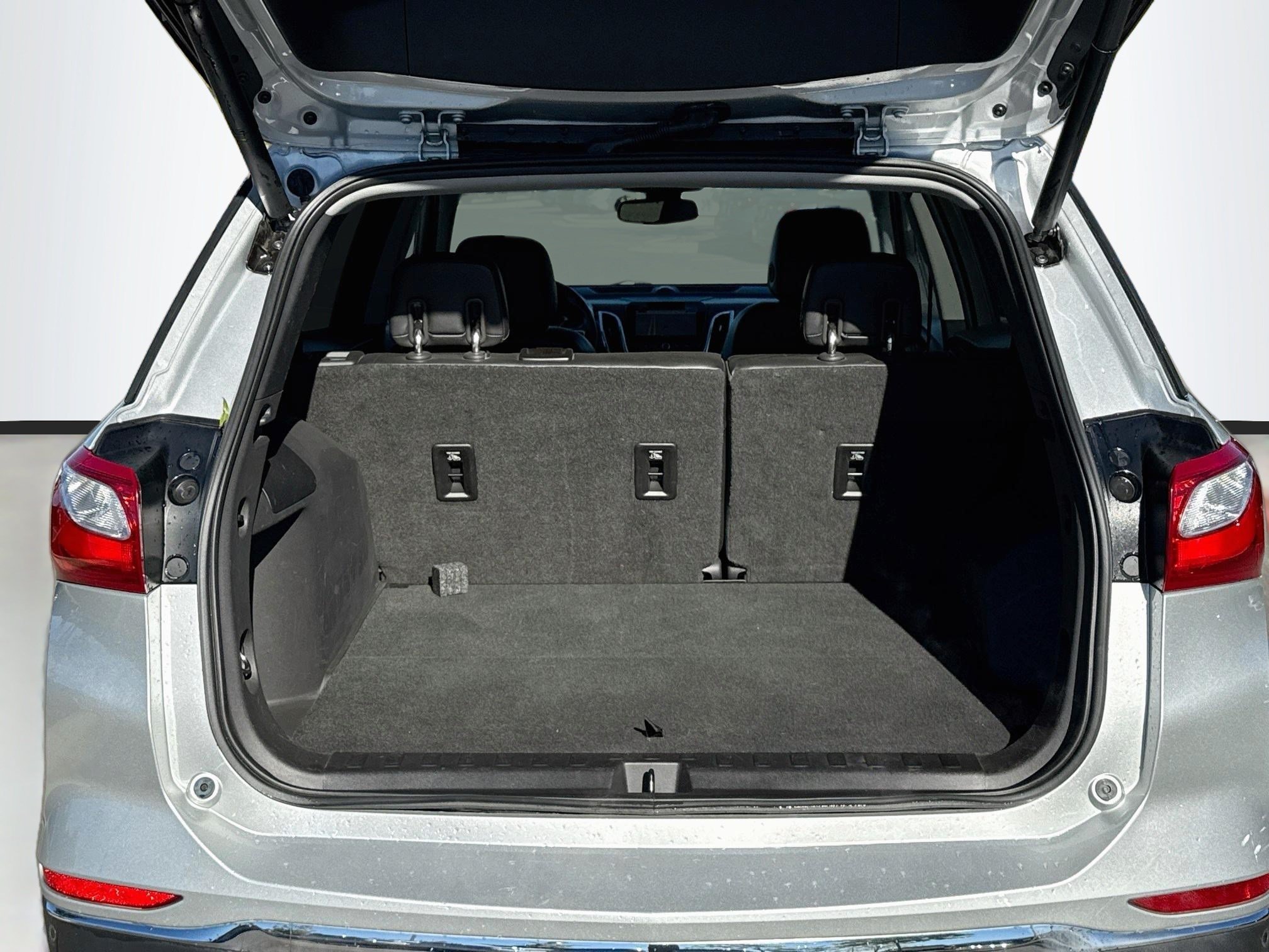Used 2018 Silver Ice Metallic Chevrolet Premier image 30
