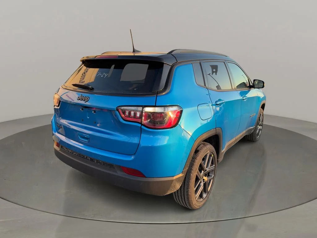 New 2026 Hydro Blue Pearl-Coat Exterior Paint Jeep Limited image 7