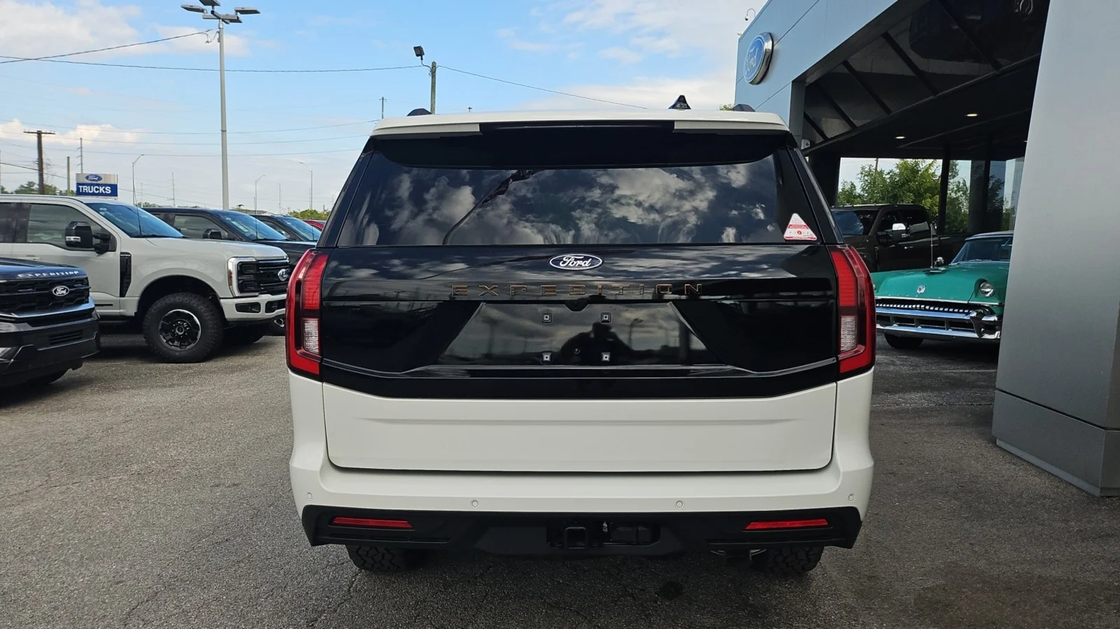 New 2027 Star White Metallic Tri-Coat Ford Tremor 4WD image 4