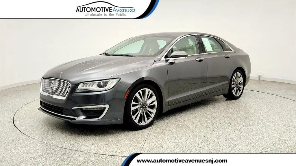 Used 2017 Magnetic Grey Metallic Lincoln Reserve FWD w/ Power Moonroof, 19