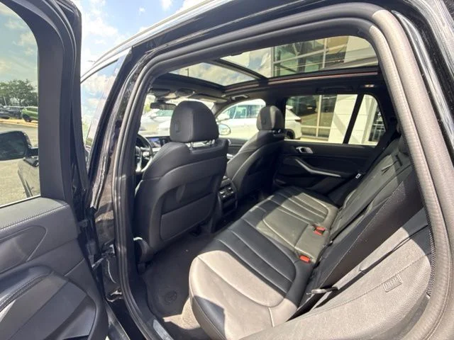 Used 2021 Jet Black BMW xDrive40i image 16