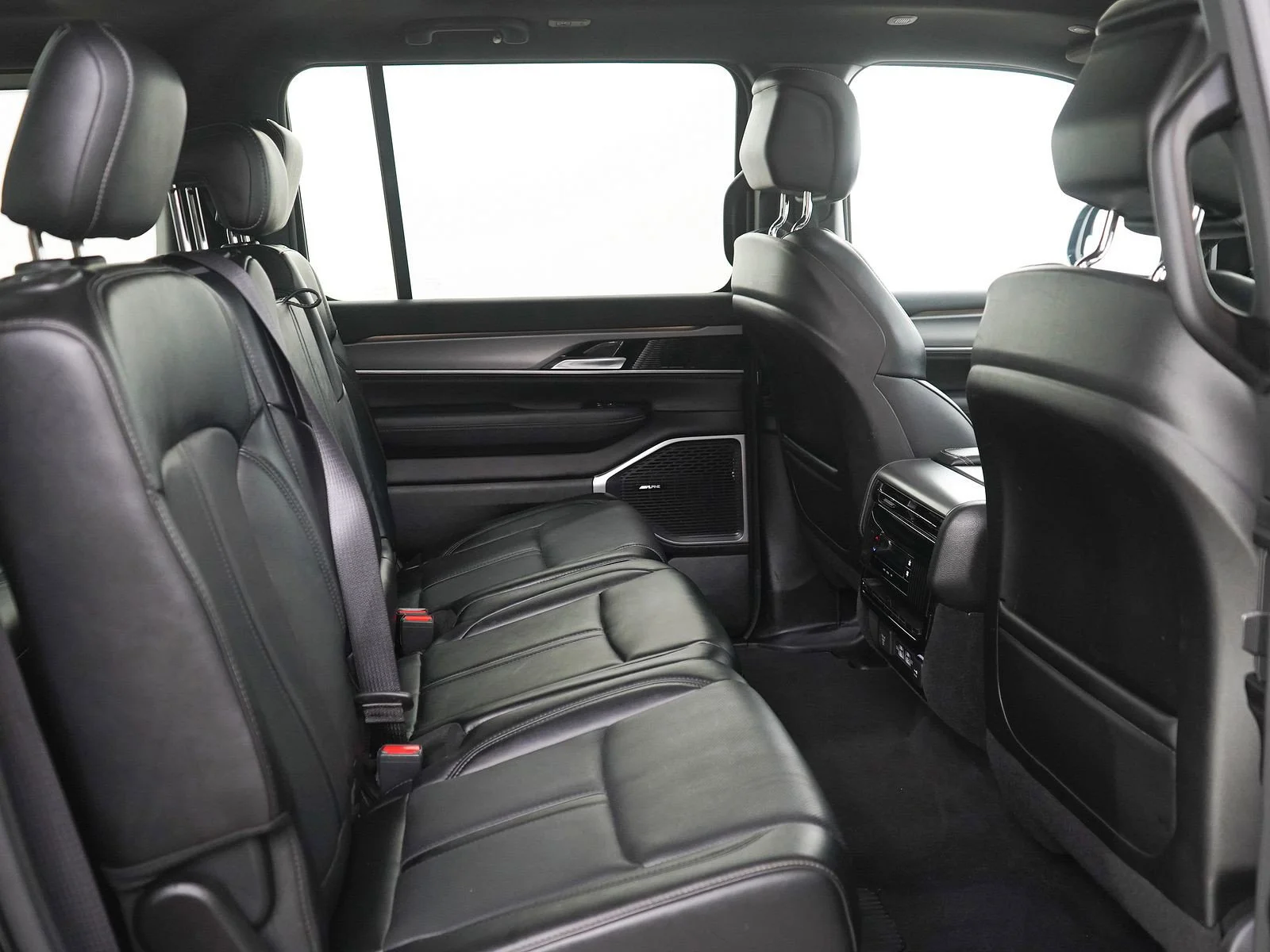 Used 2024 Diamond Black Crystal Pearlcoat Jeep Series II image 13