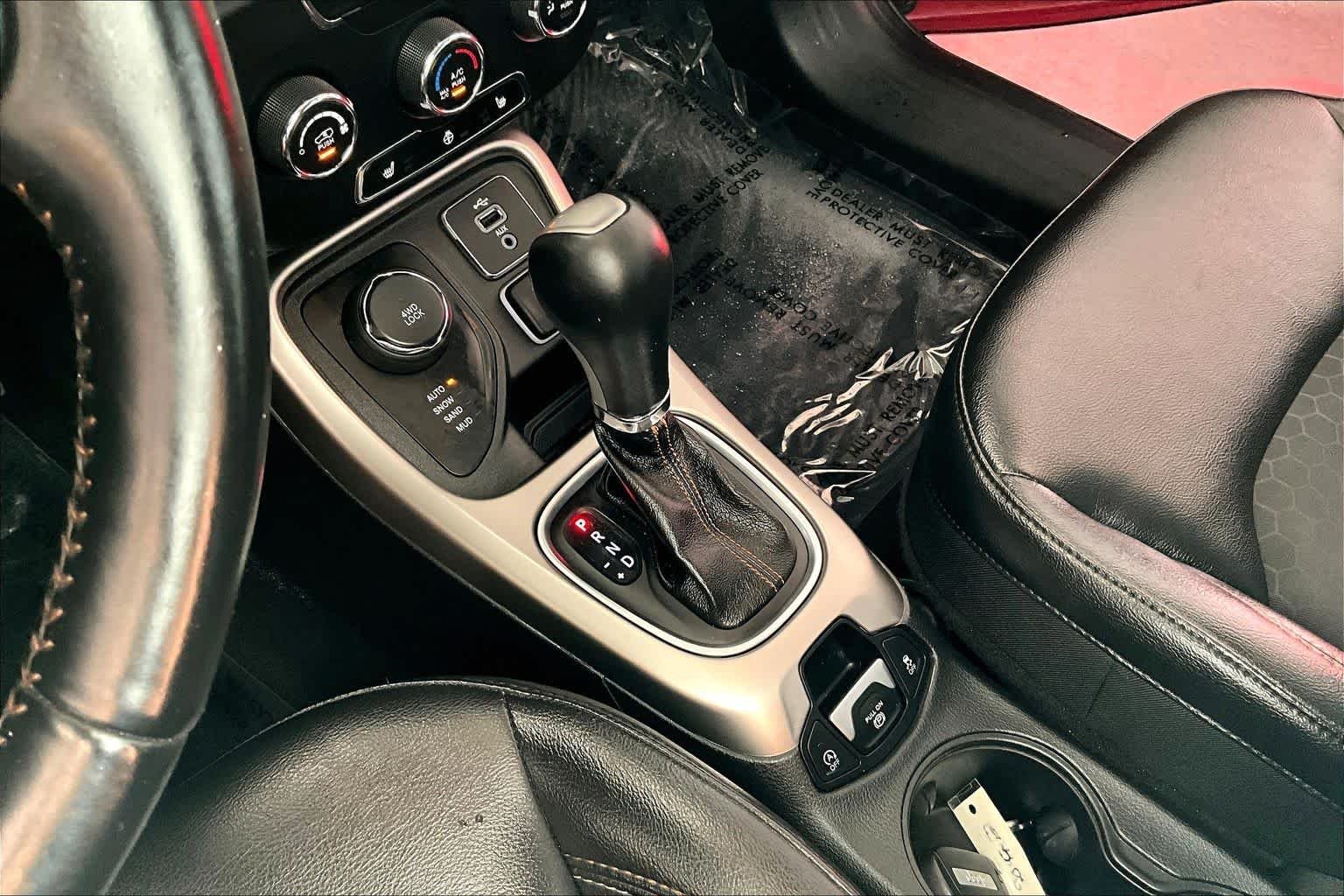 Used 2018 Redline Pearlcoat Jeep Latitude image 17