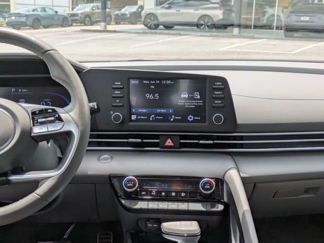 Used 2025 Gray Hyundai SEL Sport image 18
