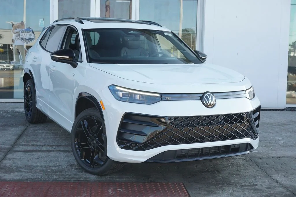 New 2026 White/off-white Volkswagen 2.0T SE R-Line Black image 4