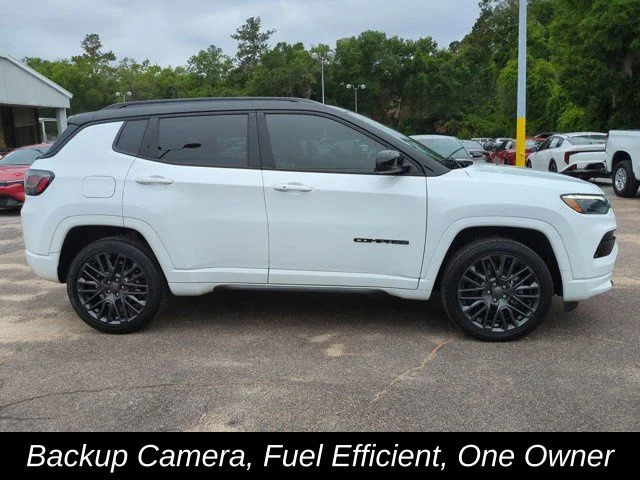 Used 2022 White Jeep Limited image 4
