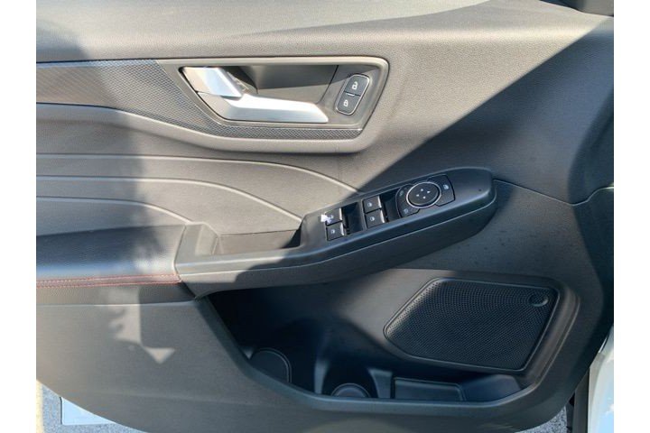 New 2025 Star White Metallic Tri-coat Ford ST-Line image 9