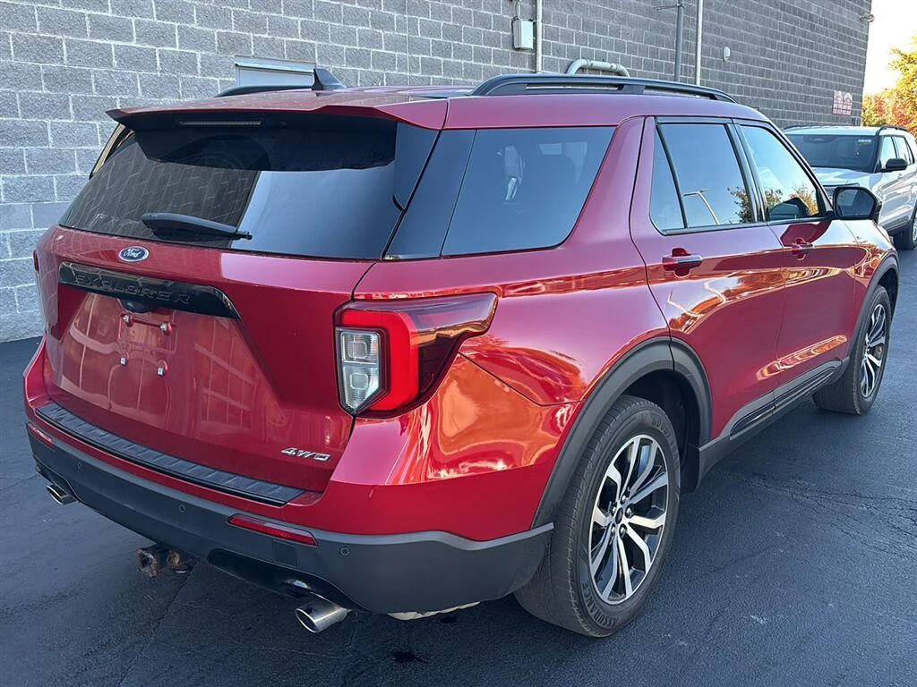 Used 2022 Rapid Red Metallic Tinted Clearcoat Ford ST-Line image 4