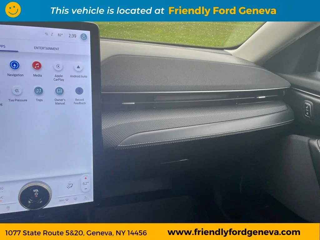 Used 2024 Eruption Green Metallic Ford Select image 57