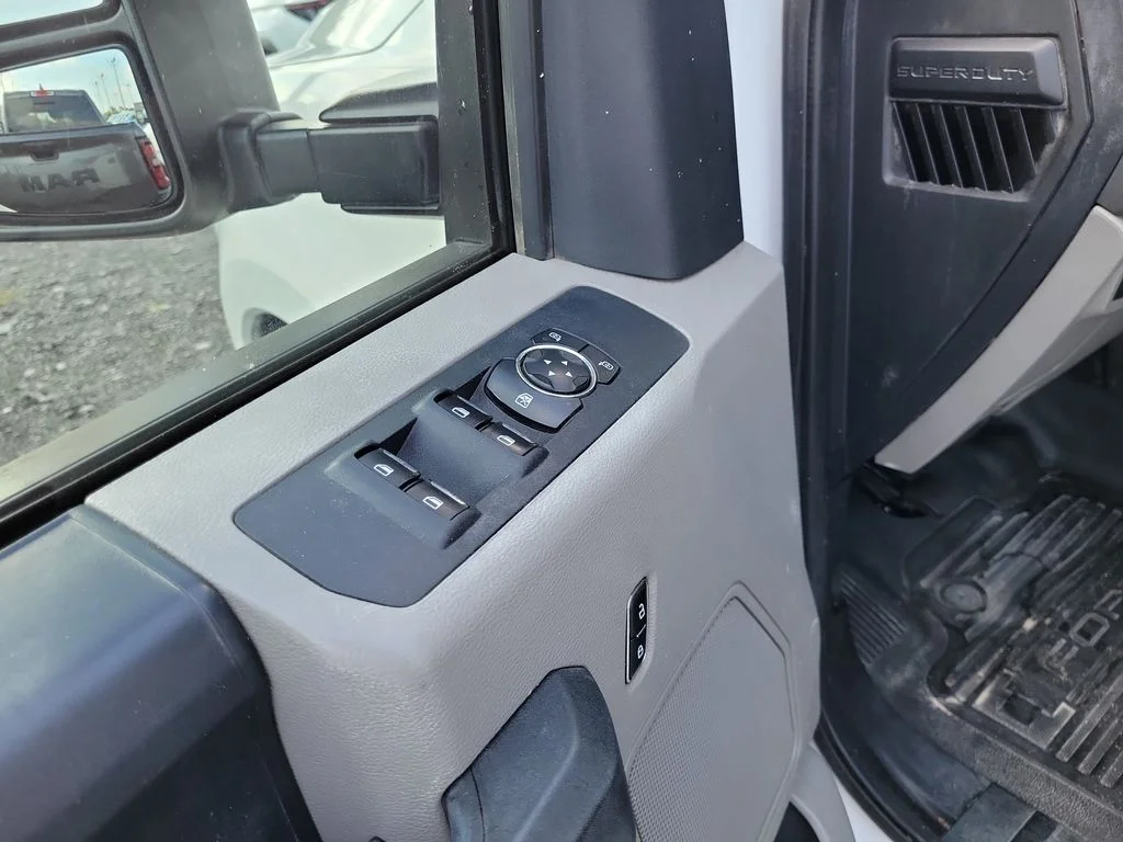 Used 2020 Oxford White Ford XL image 20