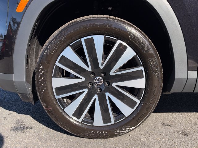 New 2027 Deep Black Pearl Volkswagen SE w/Technology image 29