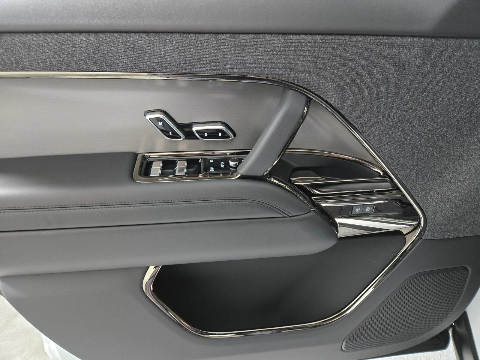 New 2026 Fuji White Land Rover Dynamic SE image 20