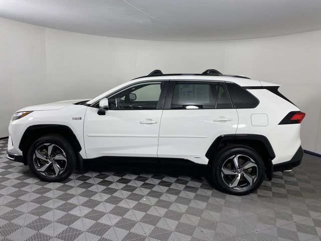 Used 2024 White Toyota SE image 5