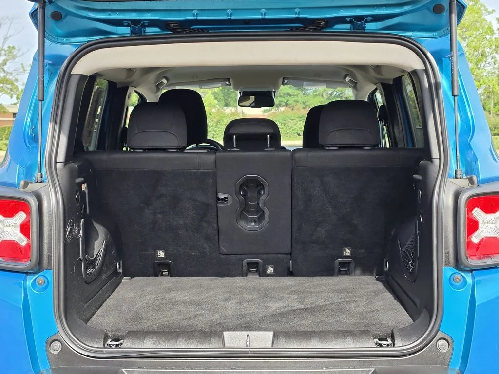 Used 2019 Teal Jeep Latitude image 29