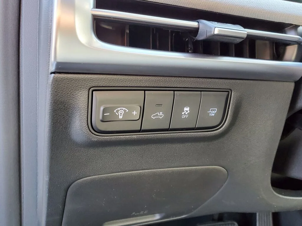 Used 2025 White Hyundai Limited image 26