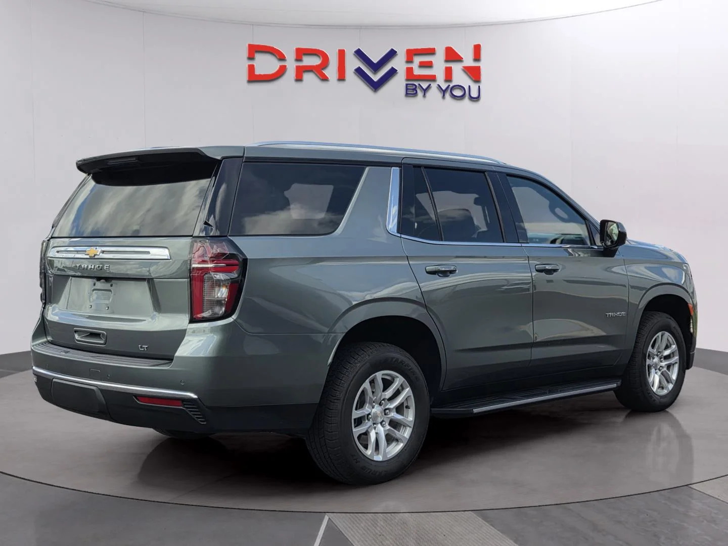 Used 2024 Silver Sage Metallic Chevrolet LT image 5