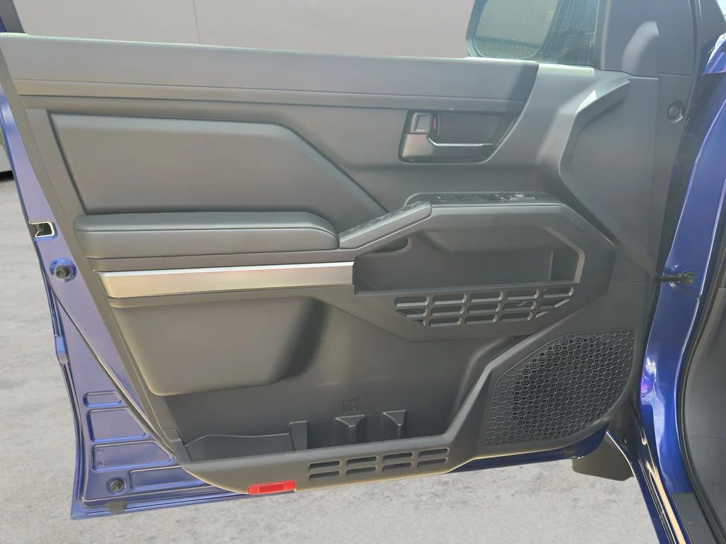 Used 2024 Blue Crush Metallic Toyota SR5 image 32