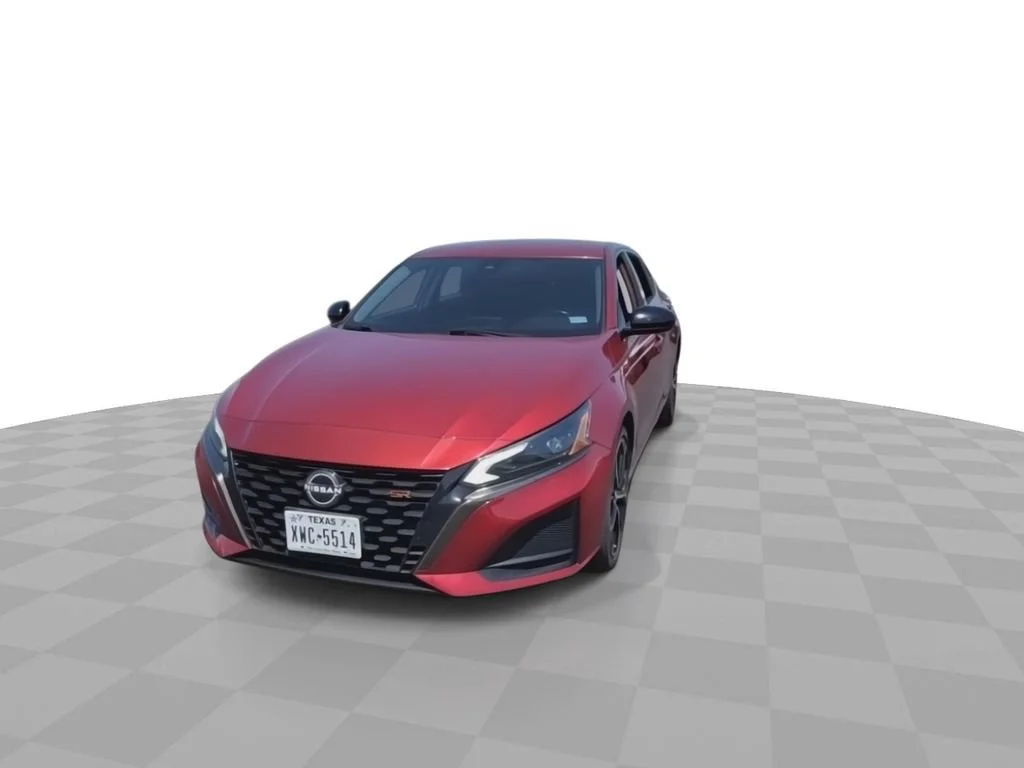 Used 2023 Red Nissan SR FWD image 3