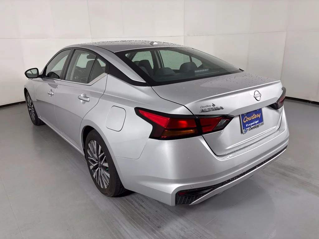 Used 2024 Silver Nissan 2.5 SV image 6