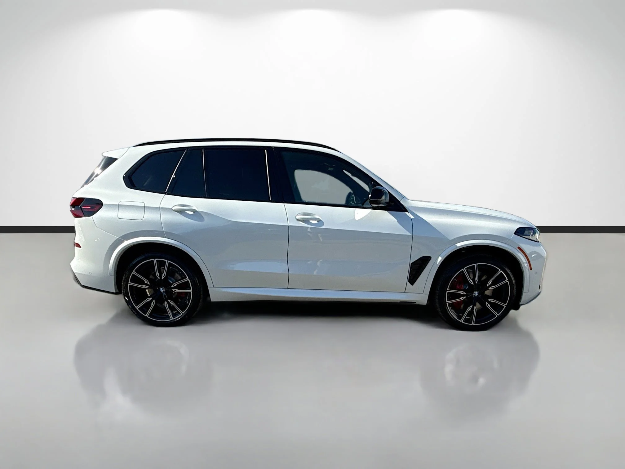 New 2026 Mineral White Metallic BMW M60i image 2