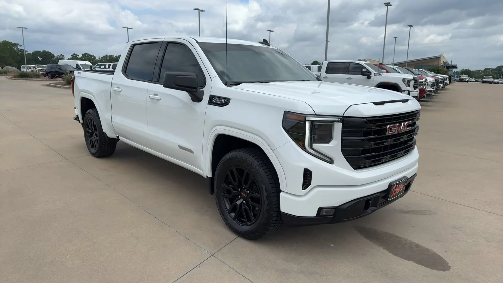Used 2025 Summit White GMC Elevation image 3