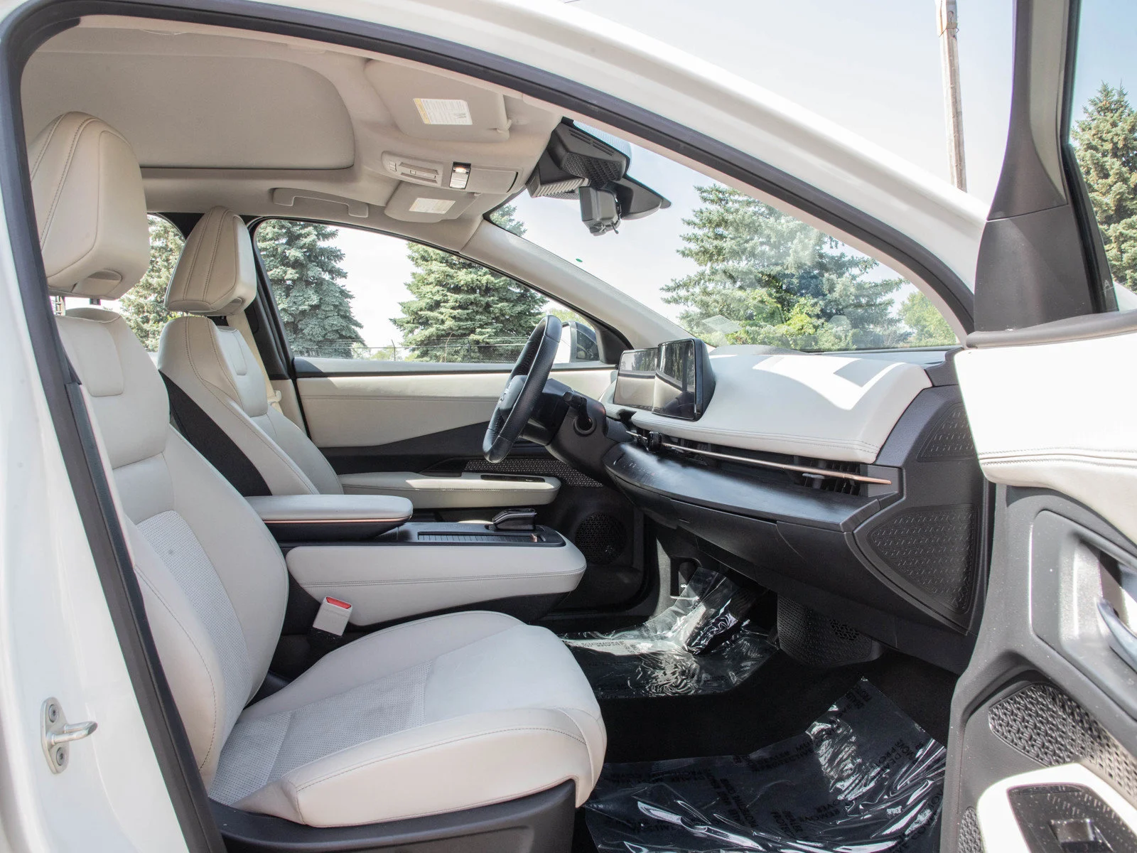 Used 2024 Everest White Pearl Tricoat Nissan EVOLVE+ e-4ORCE image 11