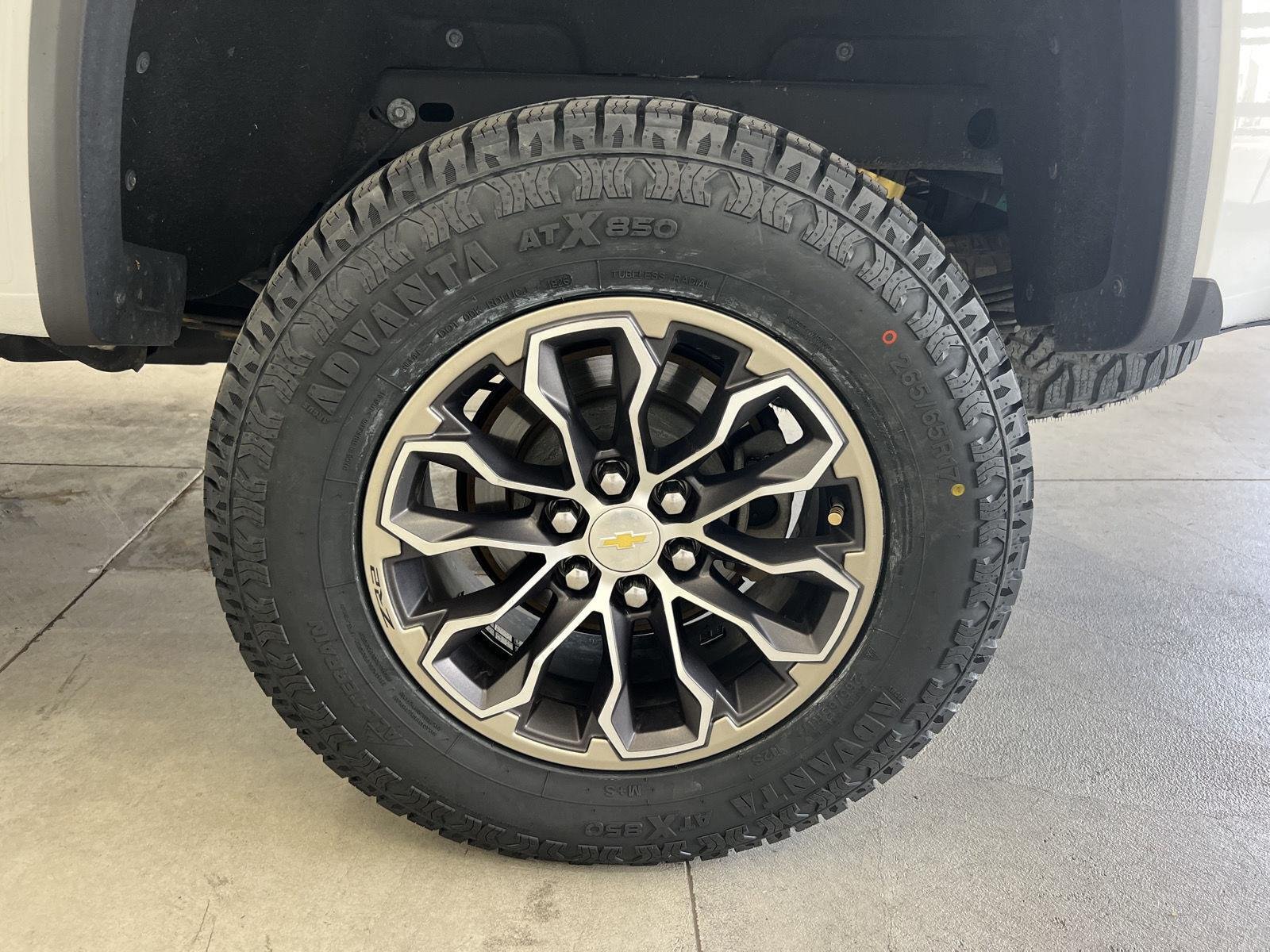 Used 2019 Summit White Chevrolet 4WD ZR2 image 16