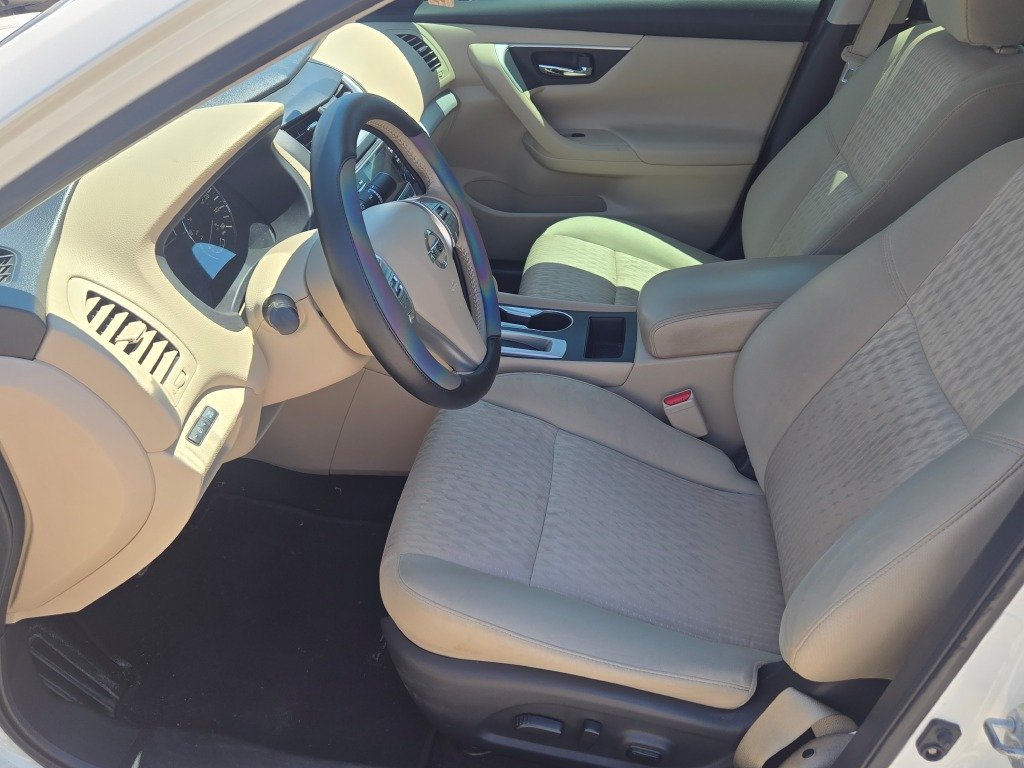 Used 2016 White Nissan 2.5 SV image 18