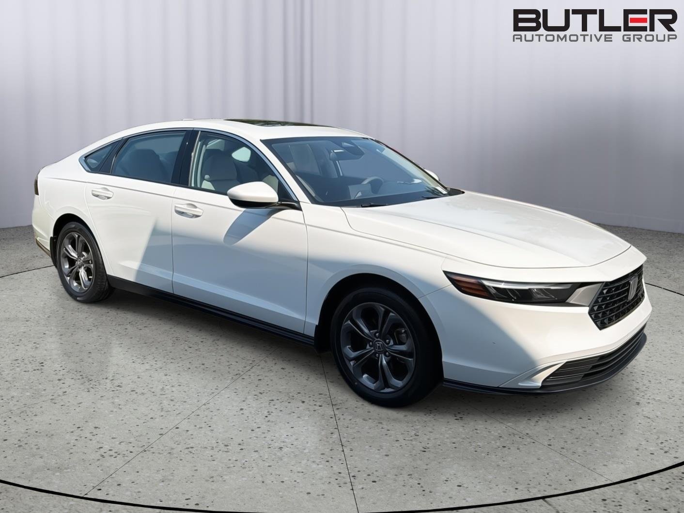 Used 2023 Platinum White Pearl Honda EX image 8