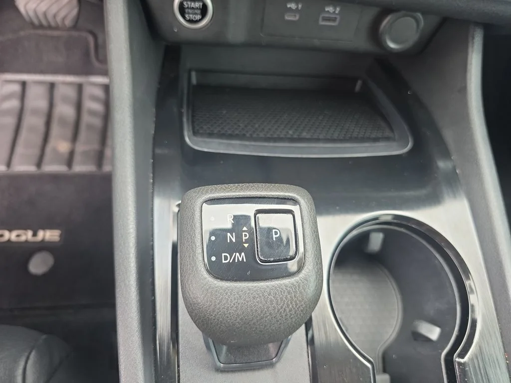 Used 2022 Caspian Blue Metallic Nissan SV image 18