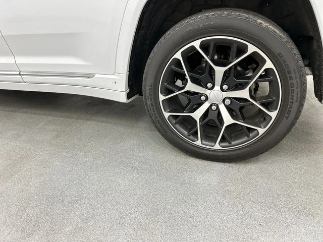 Used 2023 White/off-white Jeep Summit Reserve image 5