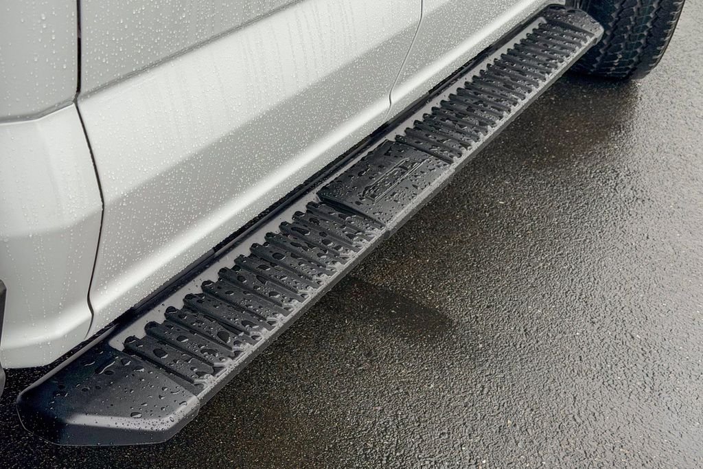 New 2026 Oxford White Ford F-250® XLT image 7
