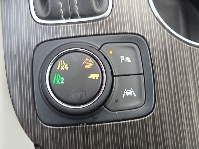 Used 2017 White Frost GMC SLT-2 image 10