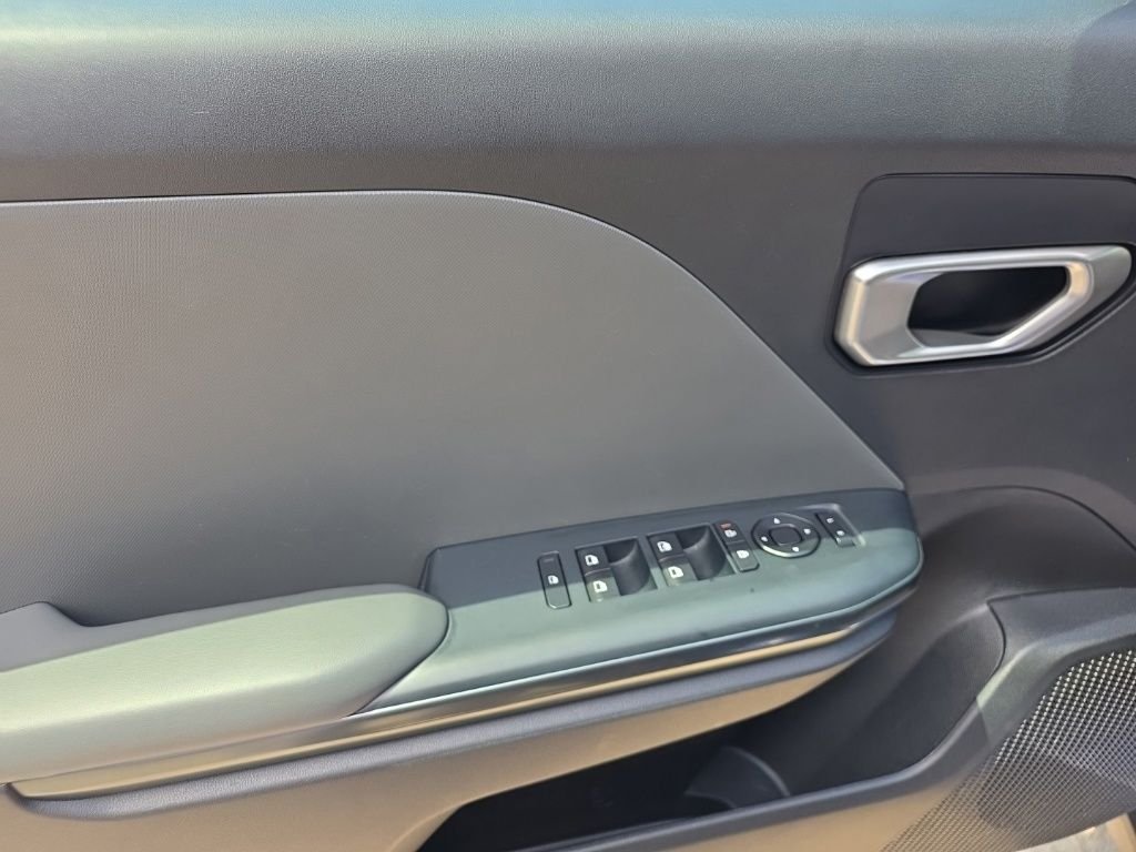 2025 Kia K4 LXS - Photo 19